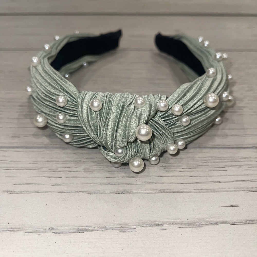Beautiful pearl headband
